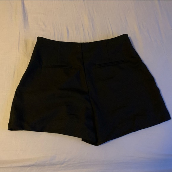 Jupe short en parfait état - Picture 2 of 3